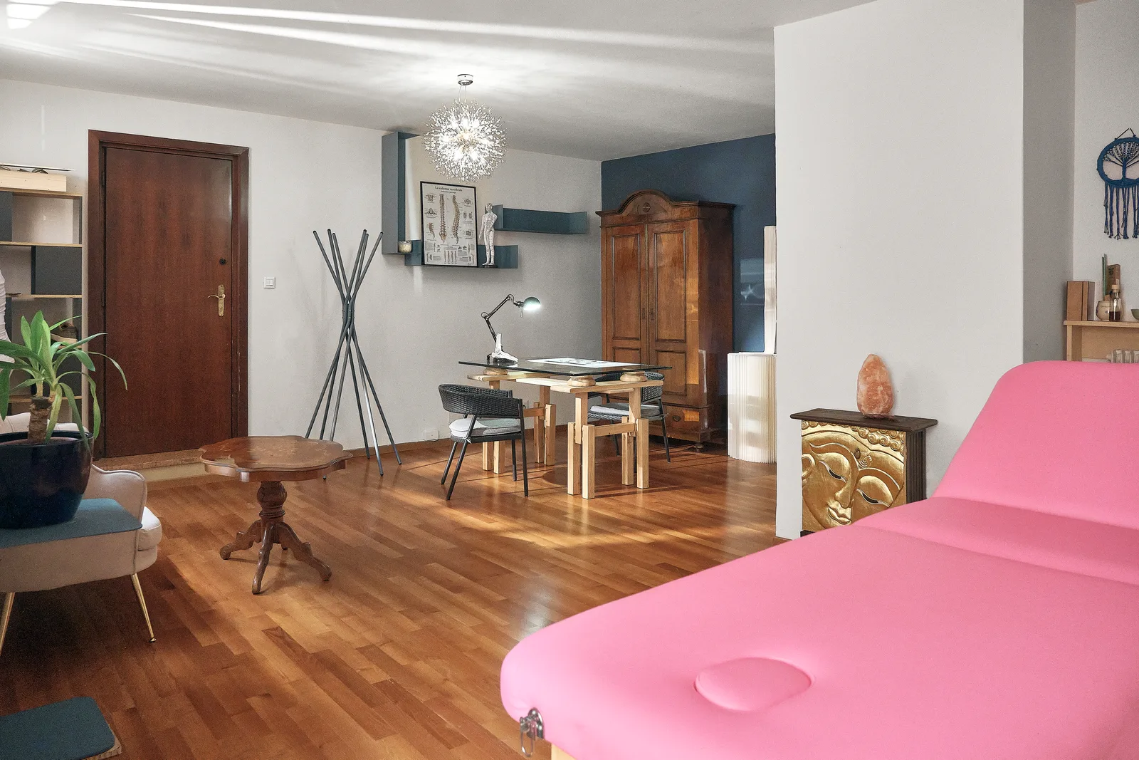 La Sala Lao Tzu in versione raccolta e calda, allestita per attività di benessere